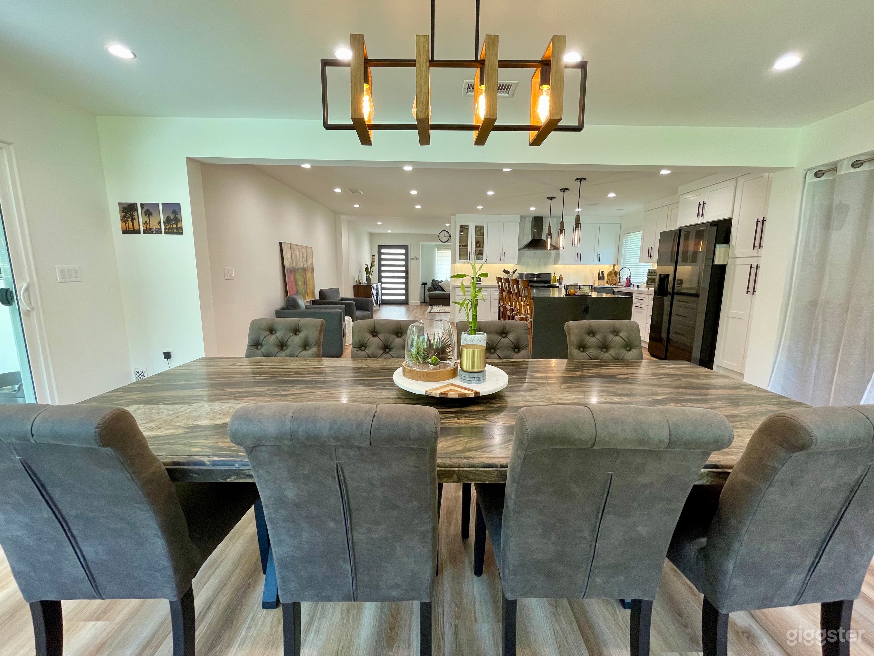 Modern Farmhouse in West Hills Photo 2