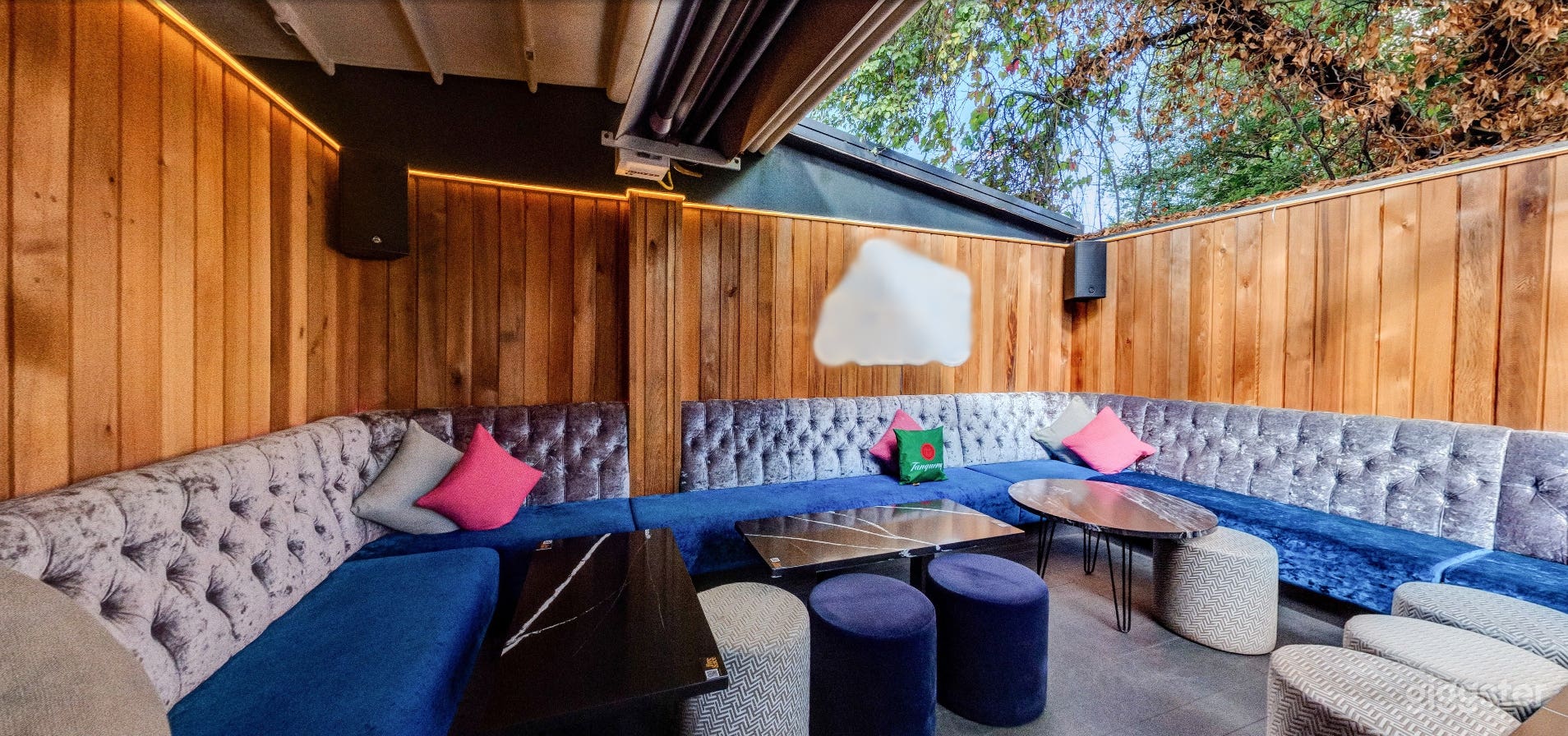 Outdoor VIP Raised Area Photo 3