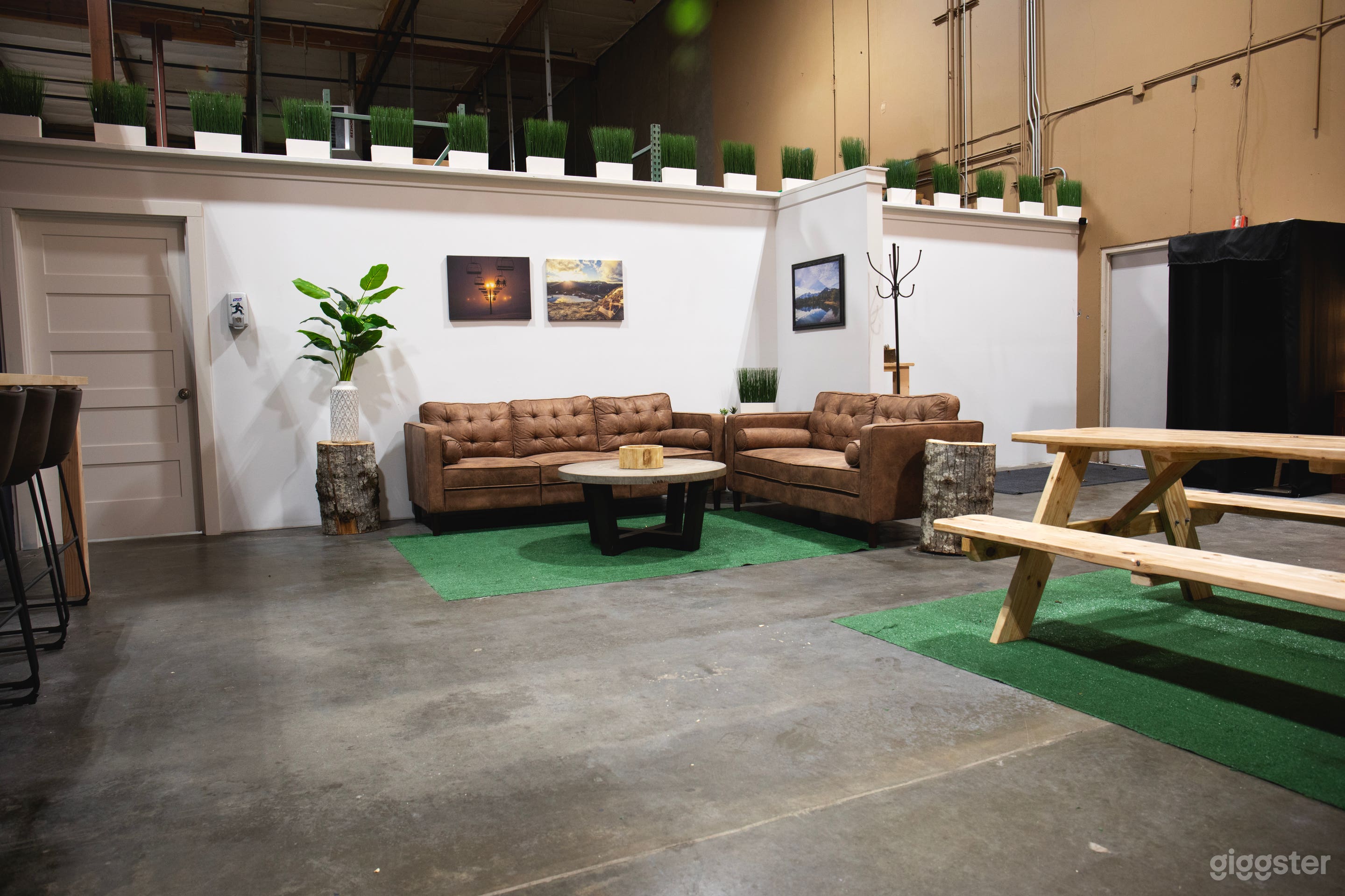 Video &amp; Photography Production Studio w/ Cyc Wall Photo 4