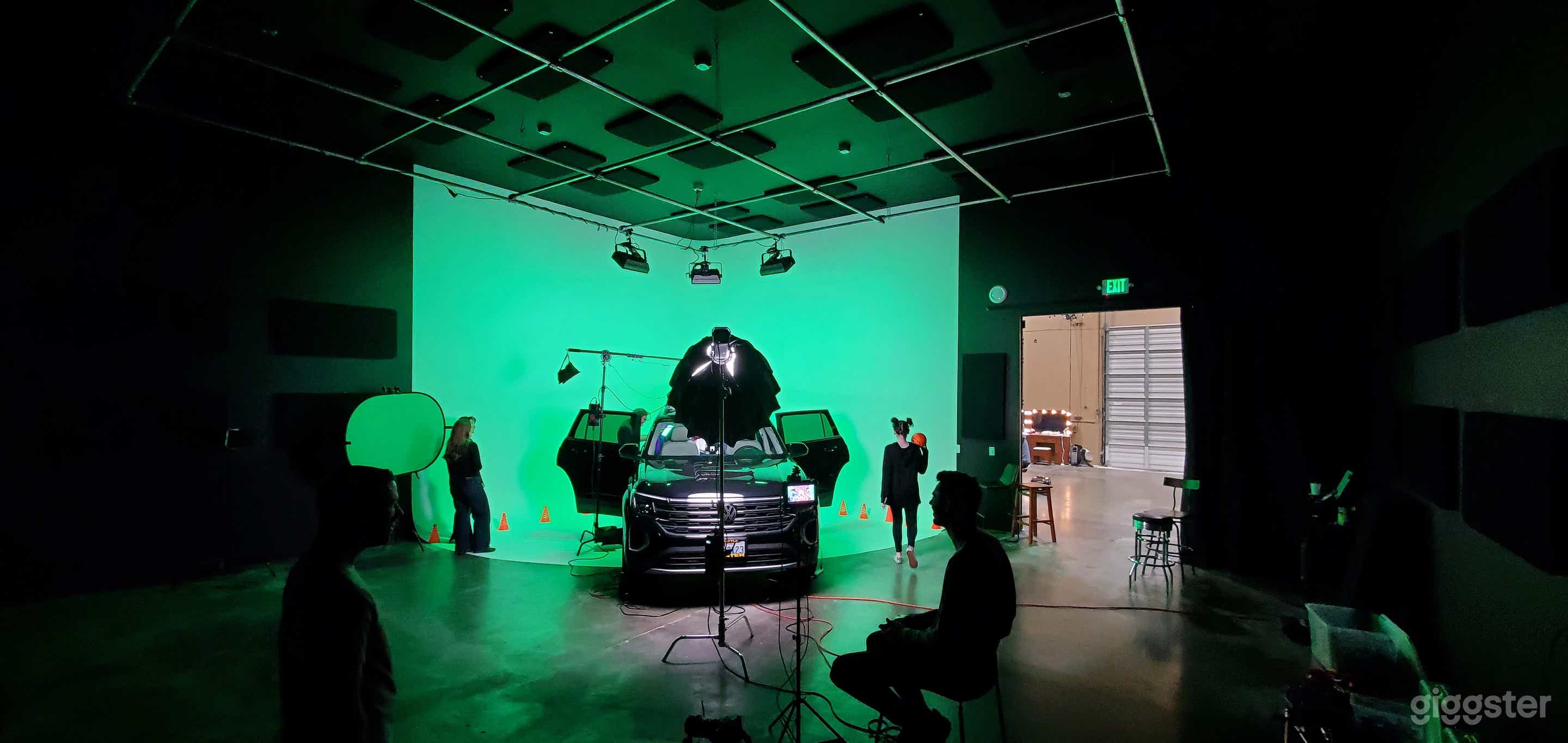 Video &amp; Photography Production Studio w/ Cyc Wall Photo 2