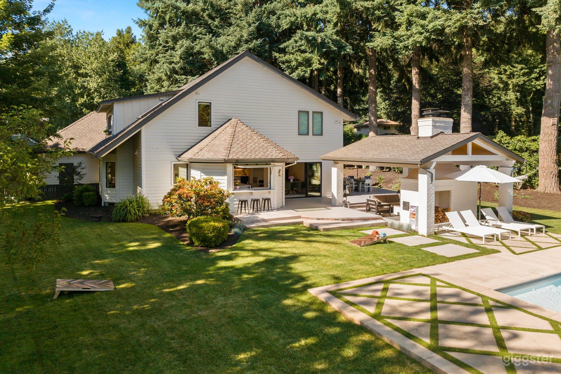 Remodeled Lake Oswego Home with Pool Photo 1