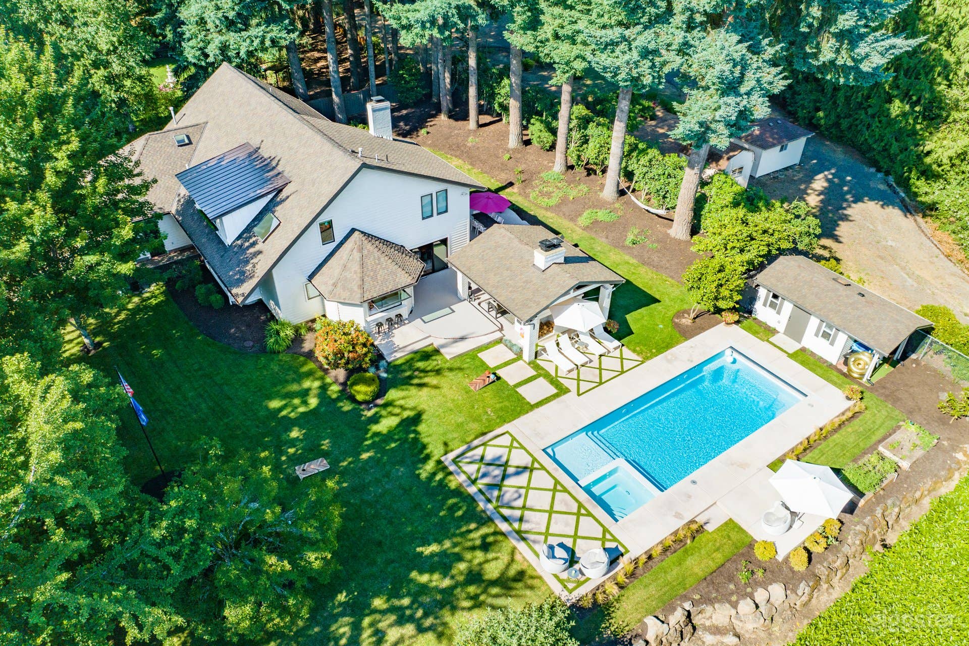 Remodeled Lake Oswego Home with Pool Photo 2