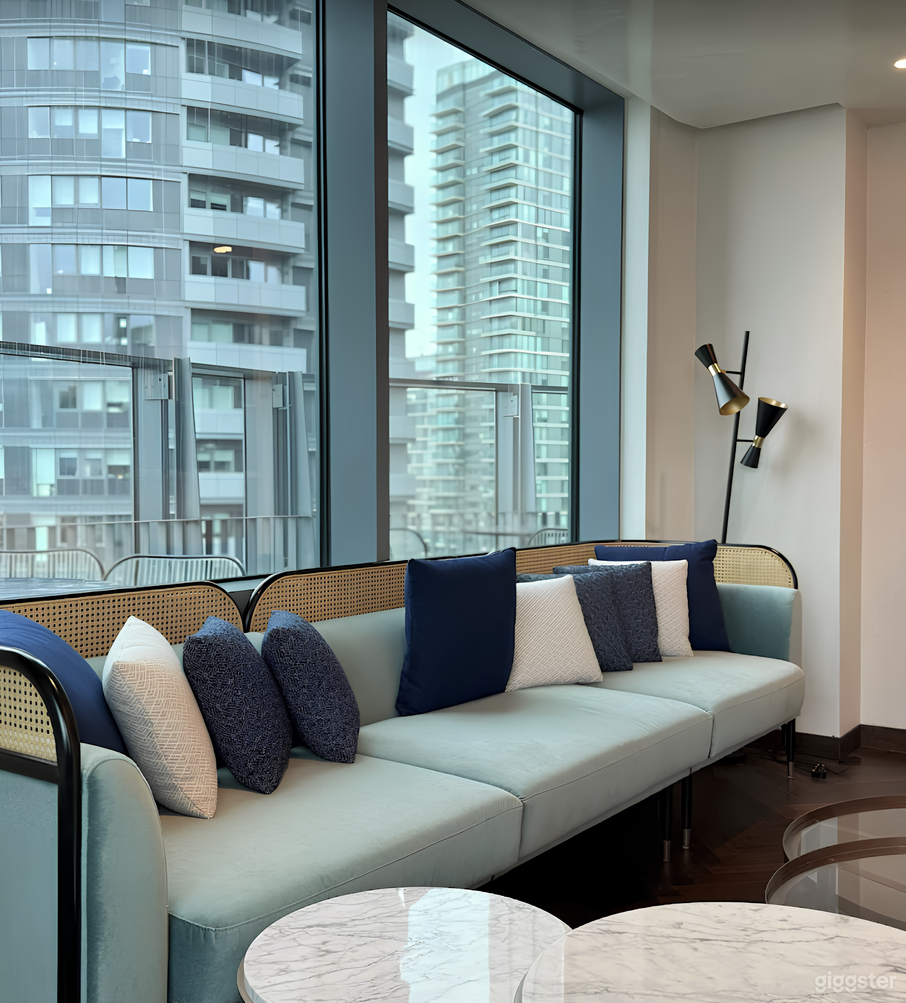 Sky Bar with Great Views Photo 4