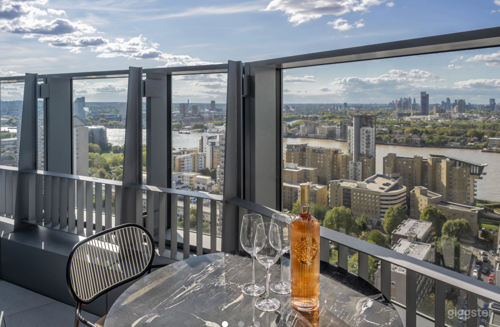 Sky Bar with Great Views Photo 3