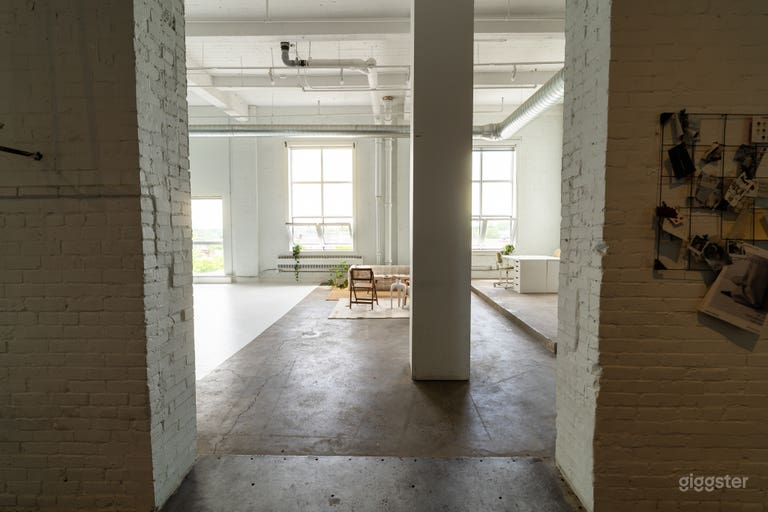  Creative Studio | 3,000 sq ft | Cyclorama | Natural Light 