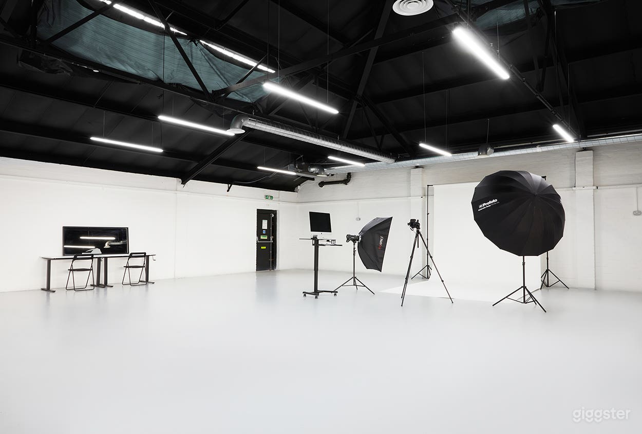 Large 2050 sqft Warehouse Studio Space Photo 1