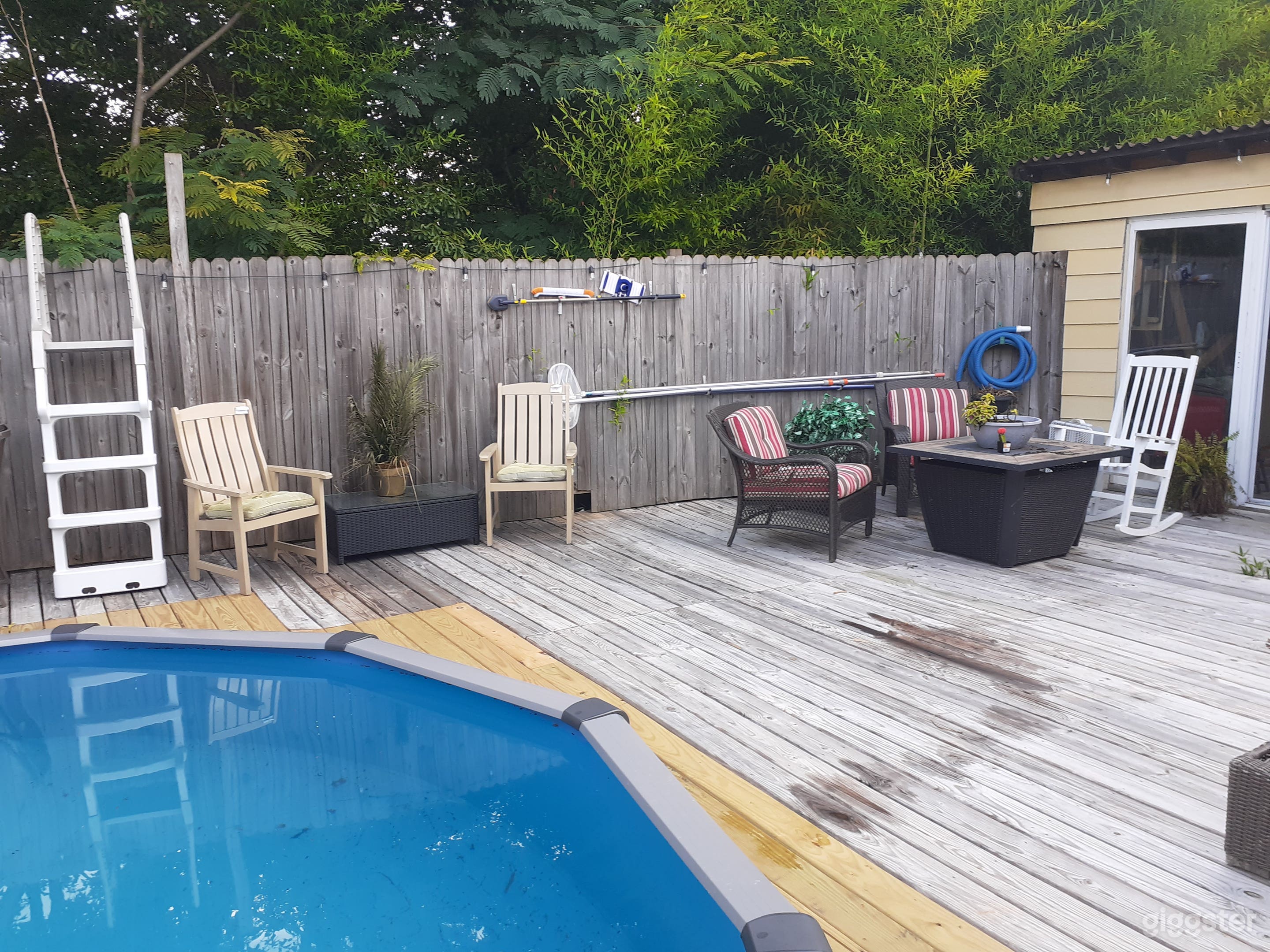 Little Yellow Oasis Pool Photo 4