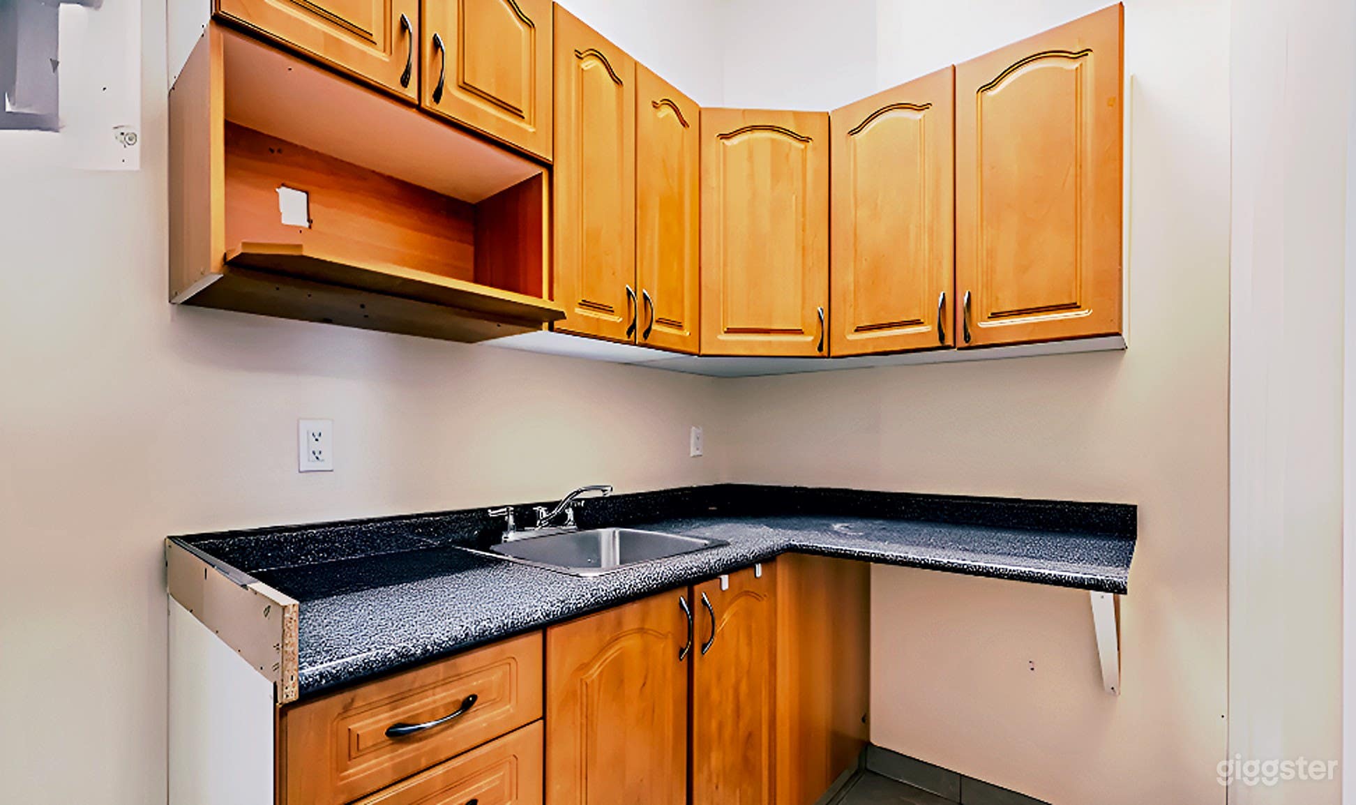 Pop Up Office Photography Storage Tutoring space Photo 3