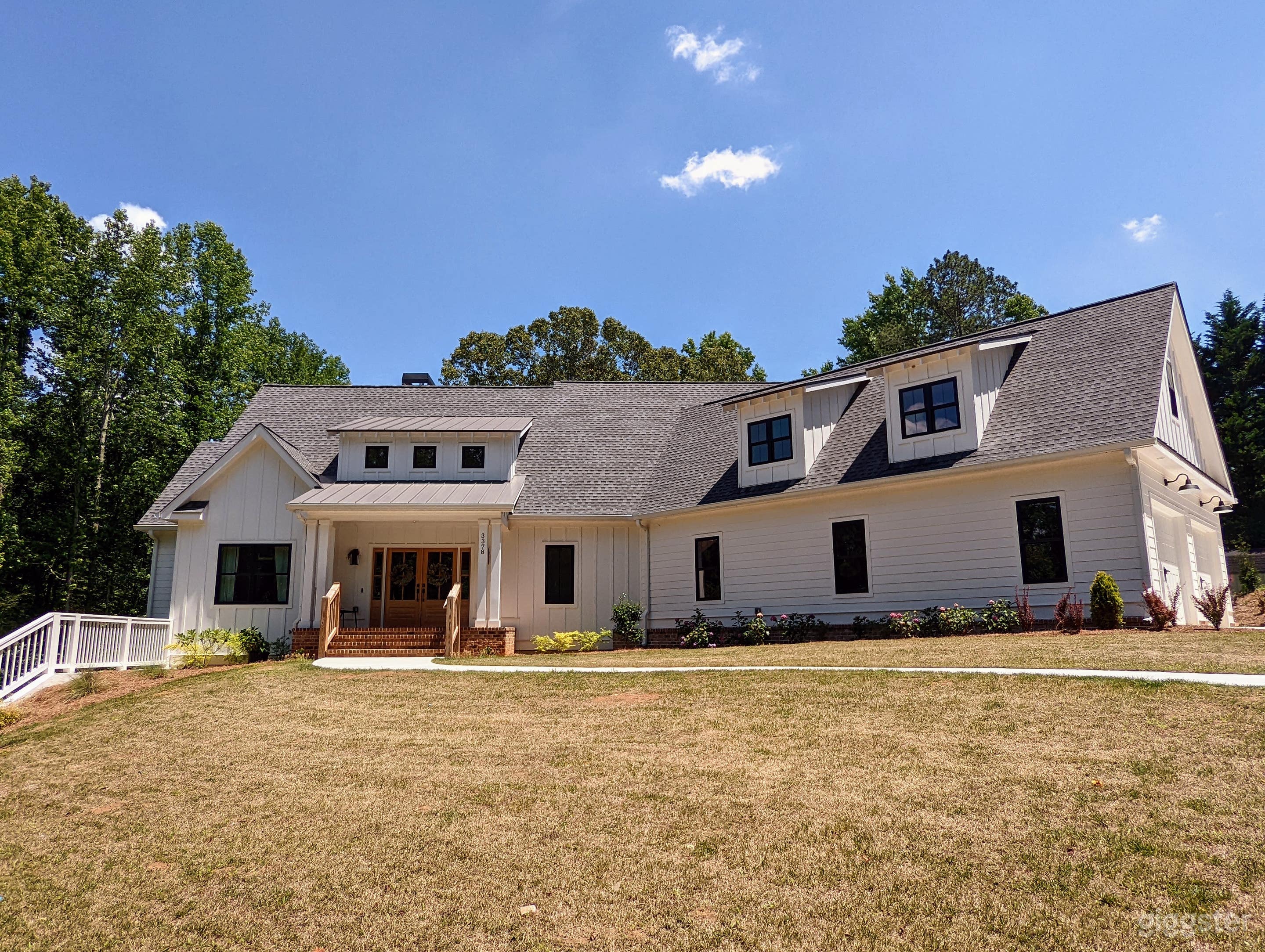 Dreamy Modern Farmhouse with Natural Light Photo 2