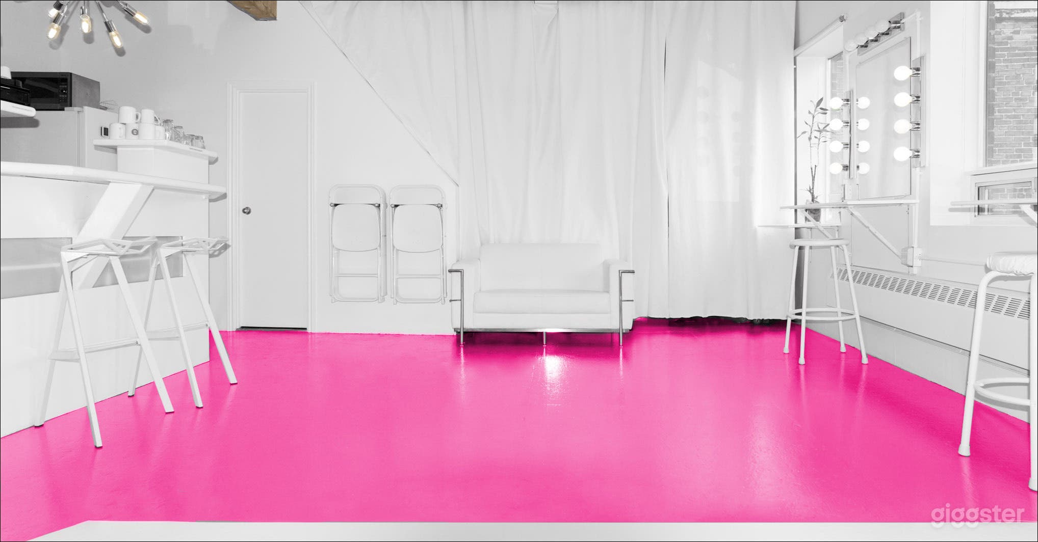 Bright Boutique Photo/Video Studio Photo 2