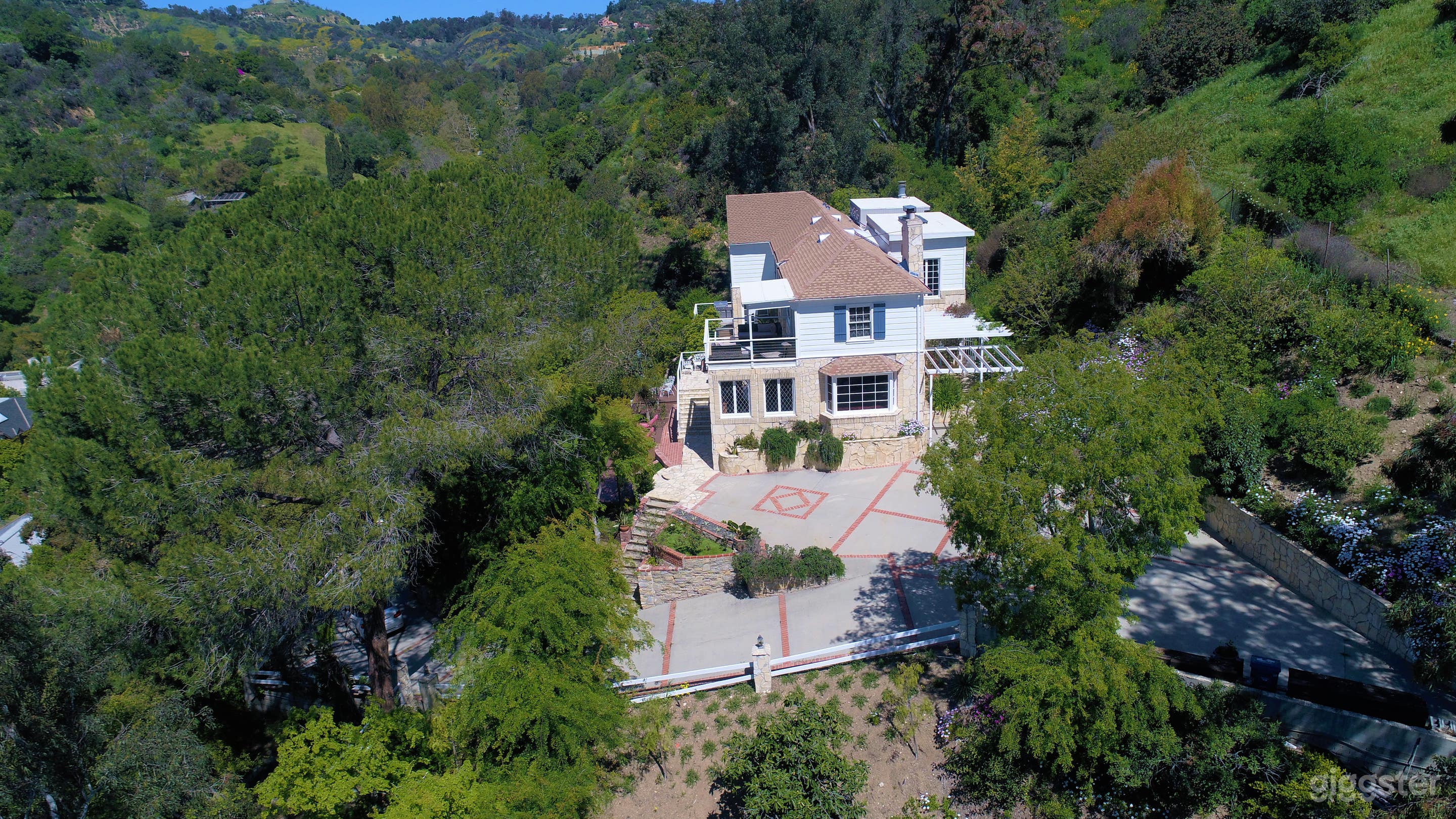 parking for 6 small cars