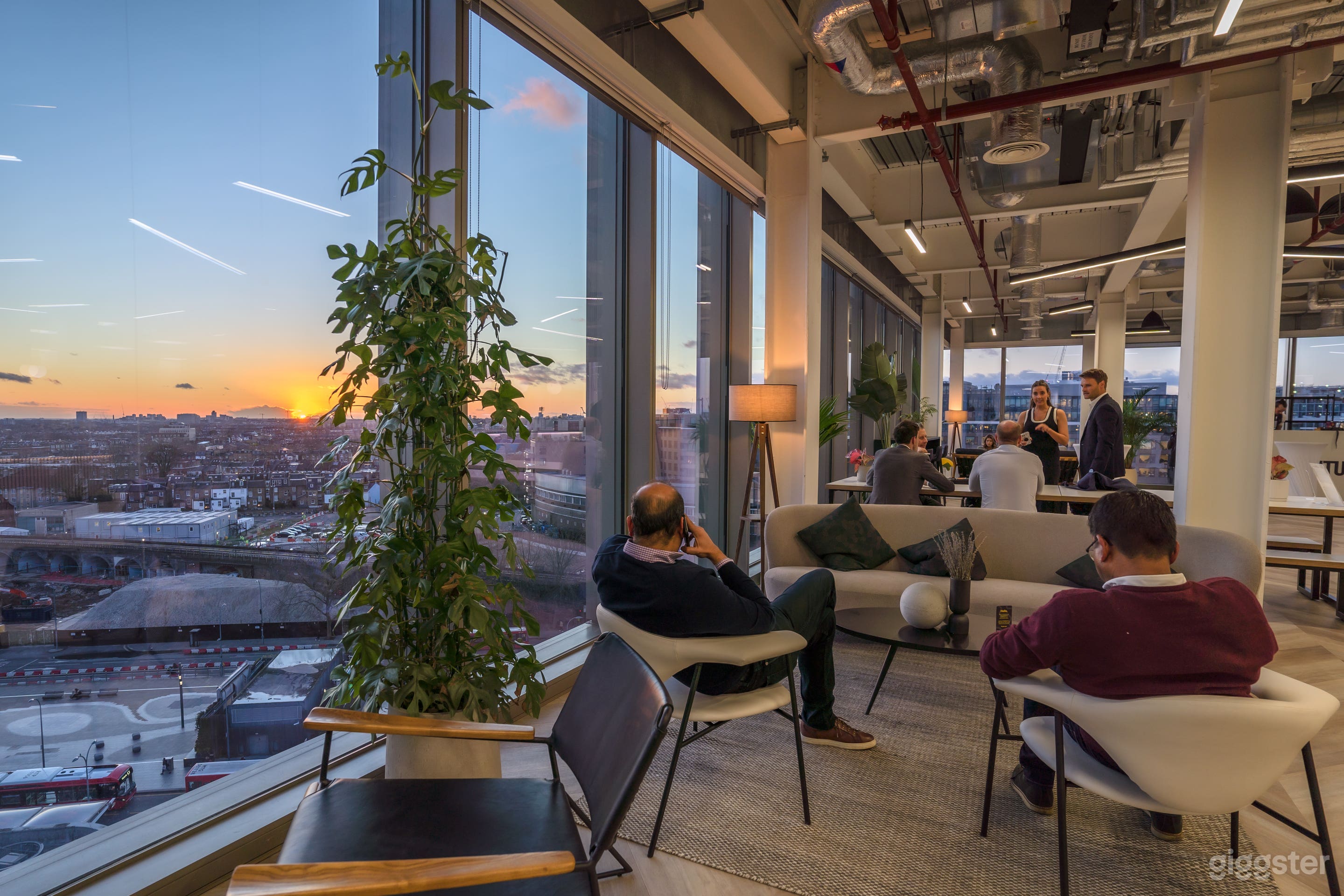 All In One Workspace with Lounge Area Photo 3