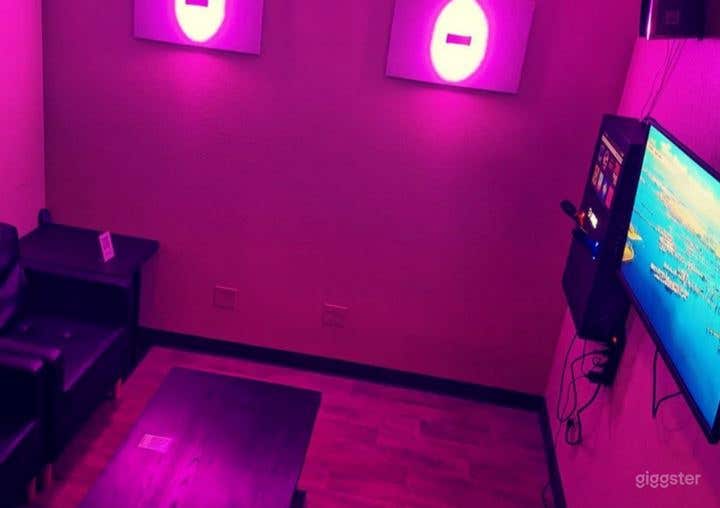 Karaoke Room for 4 Guests Photo 3