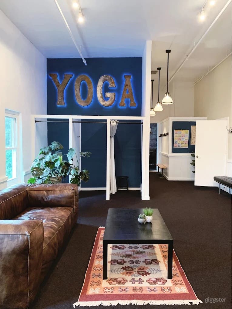  Minimal, Spacious, Light Filled Yoga Studio 