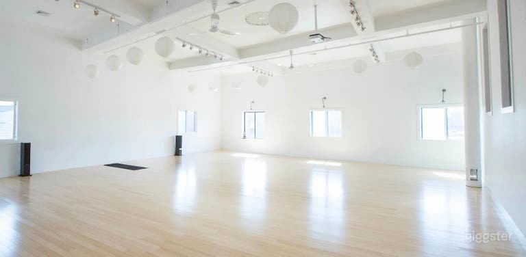  Minimal, Spacious, Light Filled Yoga Studio 