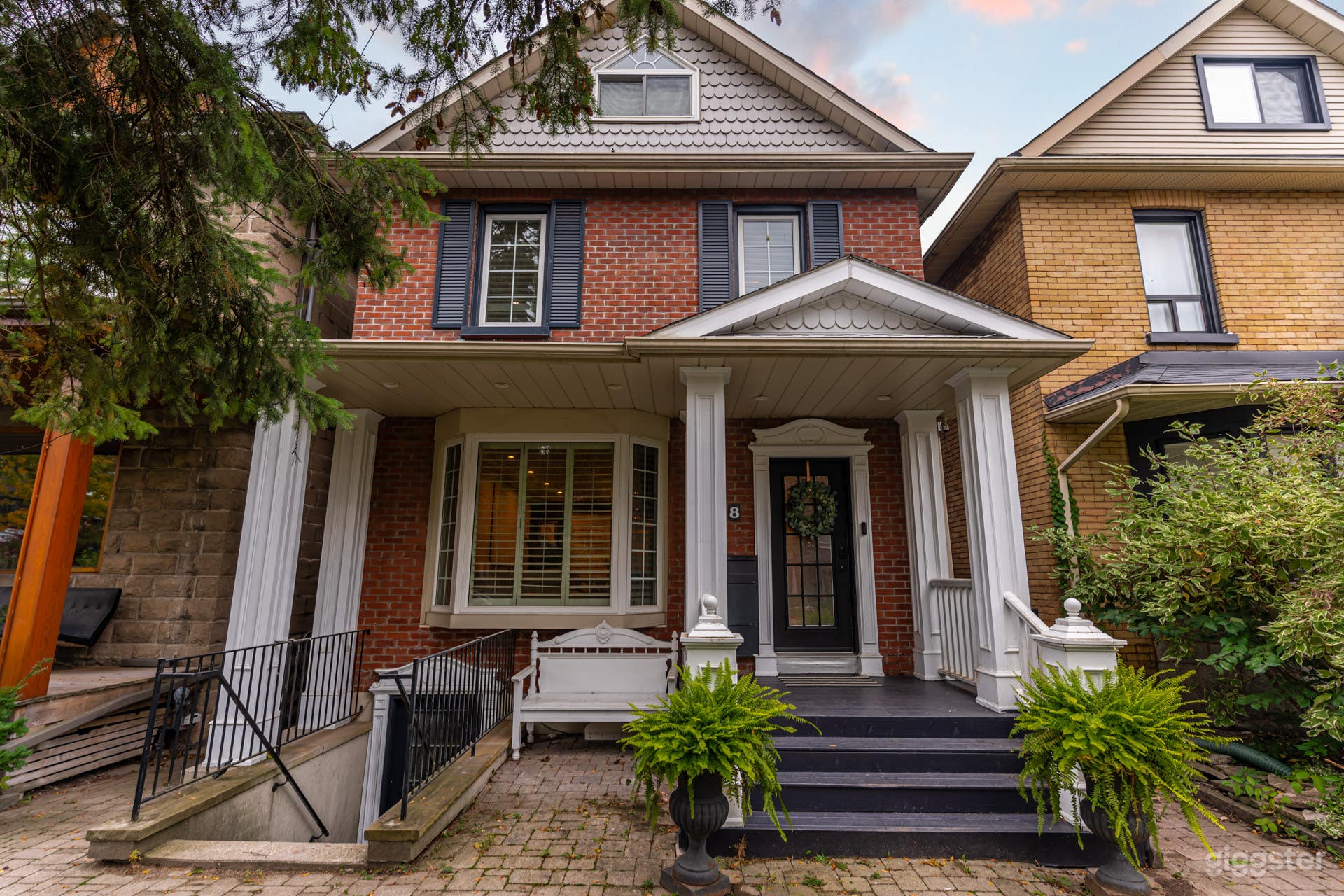 Upper Beach Beauty with huge backyard and Hot Tub Photo 1