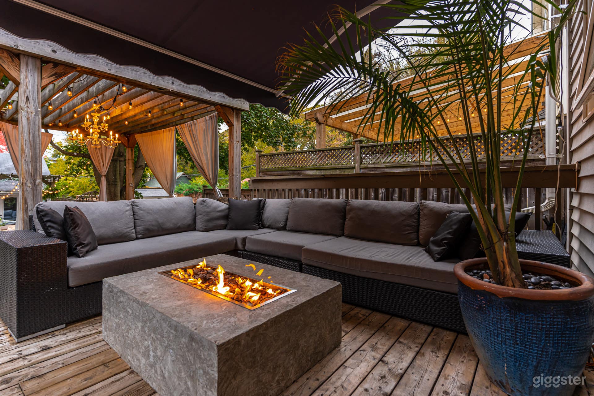 Upper Beach Beauty with huge backyard and Hot Tub Photo 4