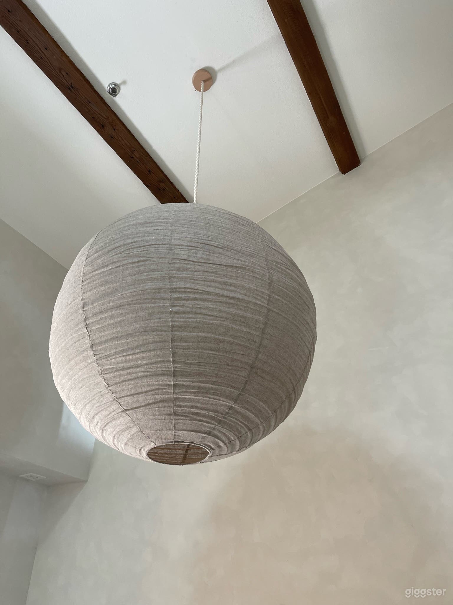 Earthy, Modern Space with Designer Finishes Photo 4