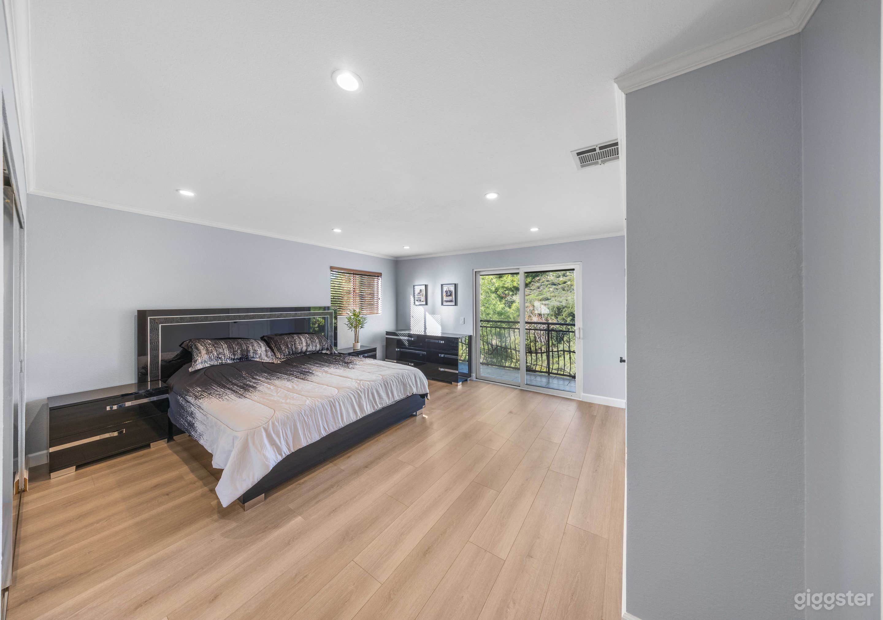 Tranquil Hideaway • Private Retreat with Mountain Views Photo 3