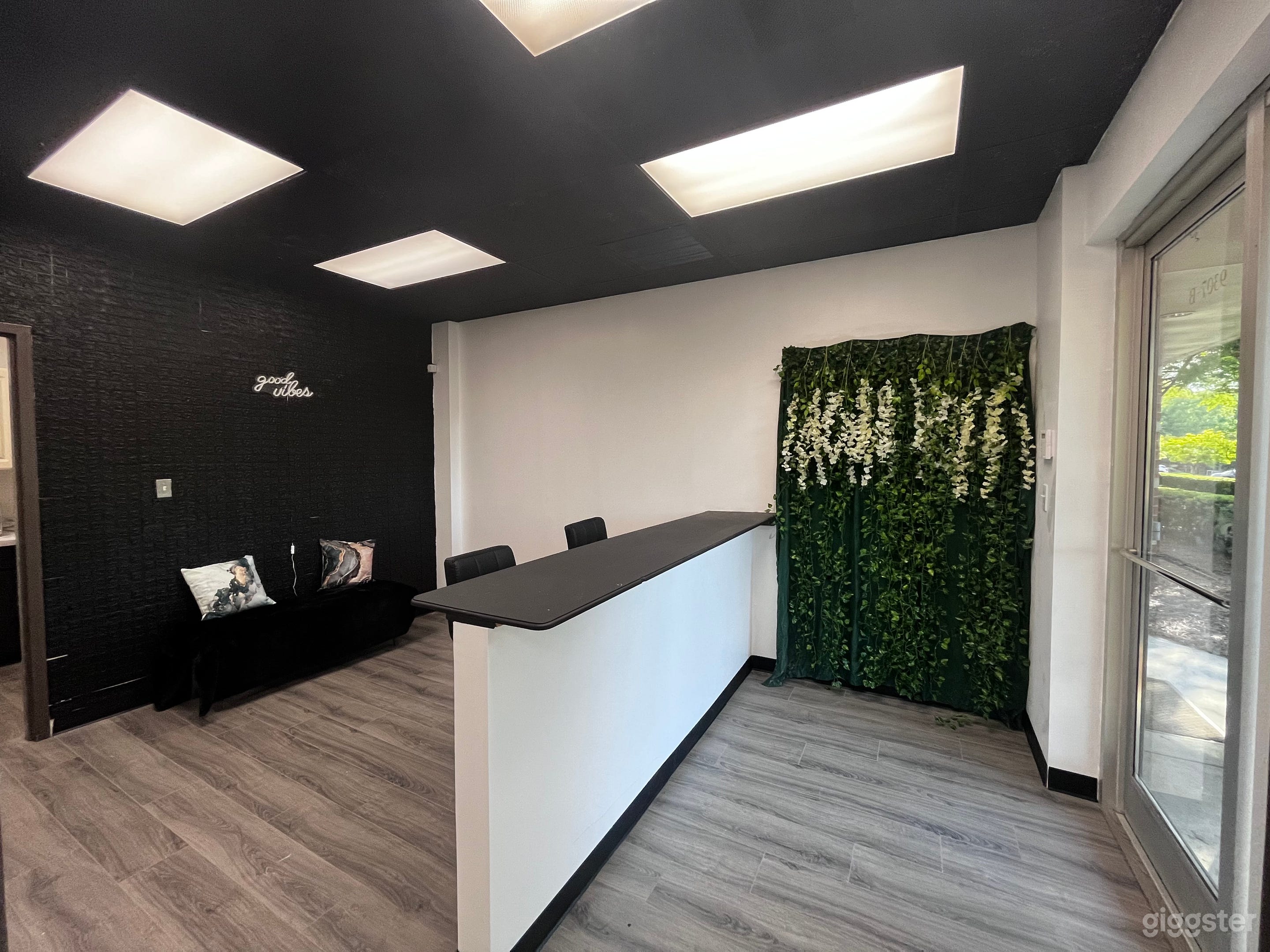 Affordable Modern Photography Studio Photo 1