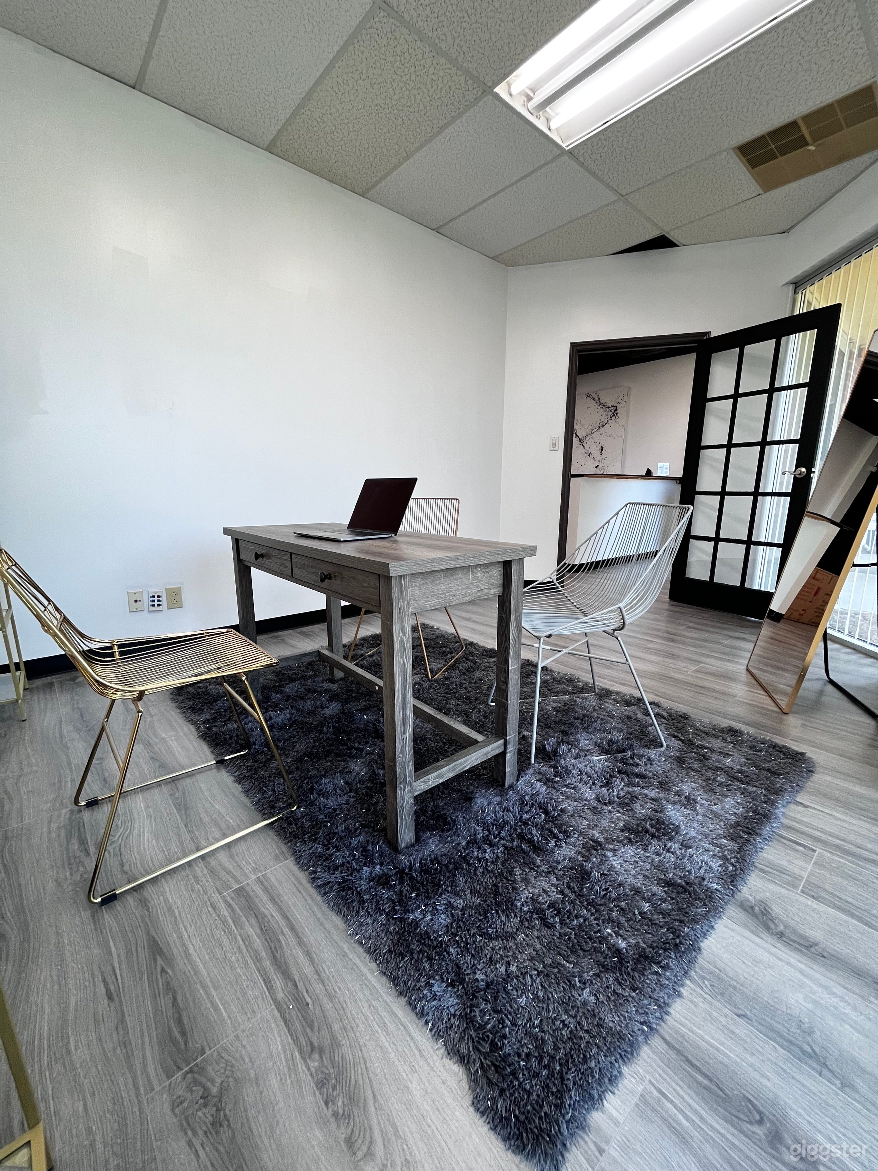 Affordable Modern Photography Studio Photo 4