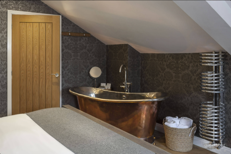 THE ATTIC ROOM Photo 4