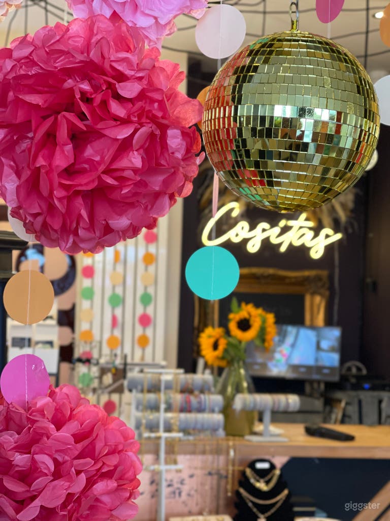  Gift Shop in Stunning 18th Century Building 