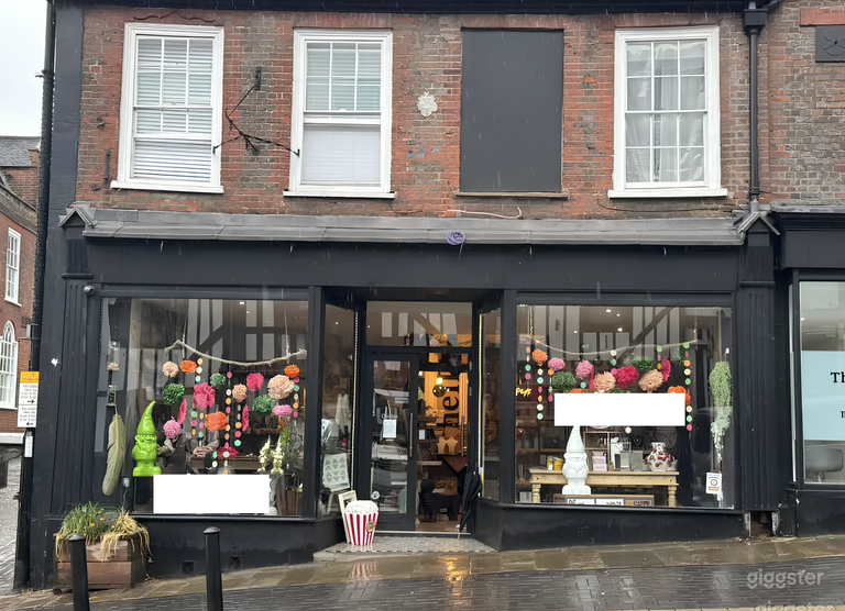  Gift Shop in Stunning 18th Century Building 