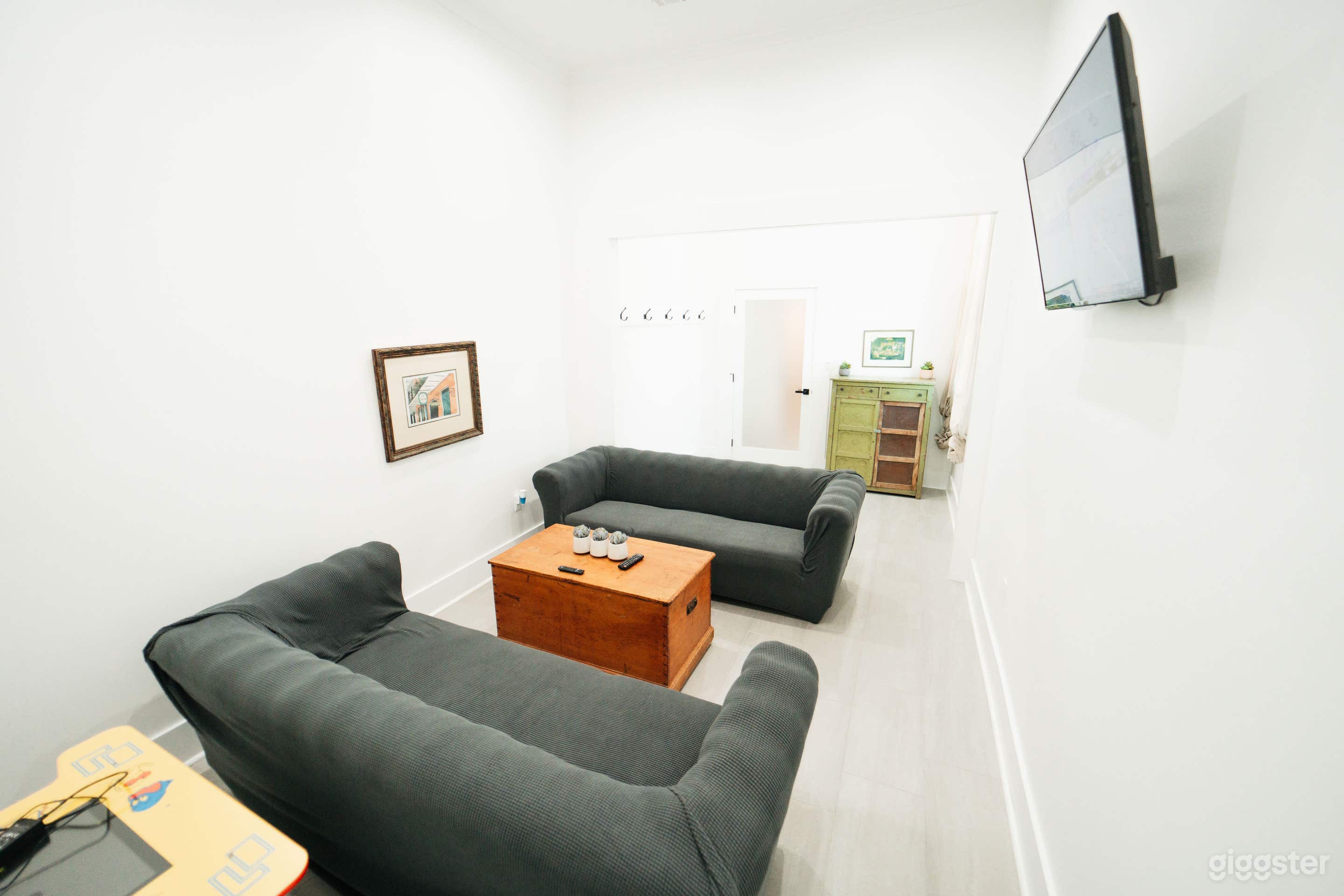 Grooms Room/Meeting Room