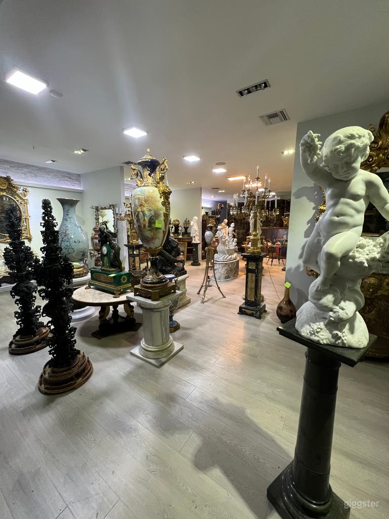  Plenty of lighting for night events! 