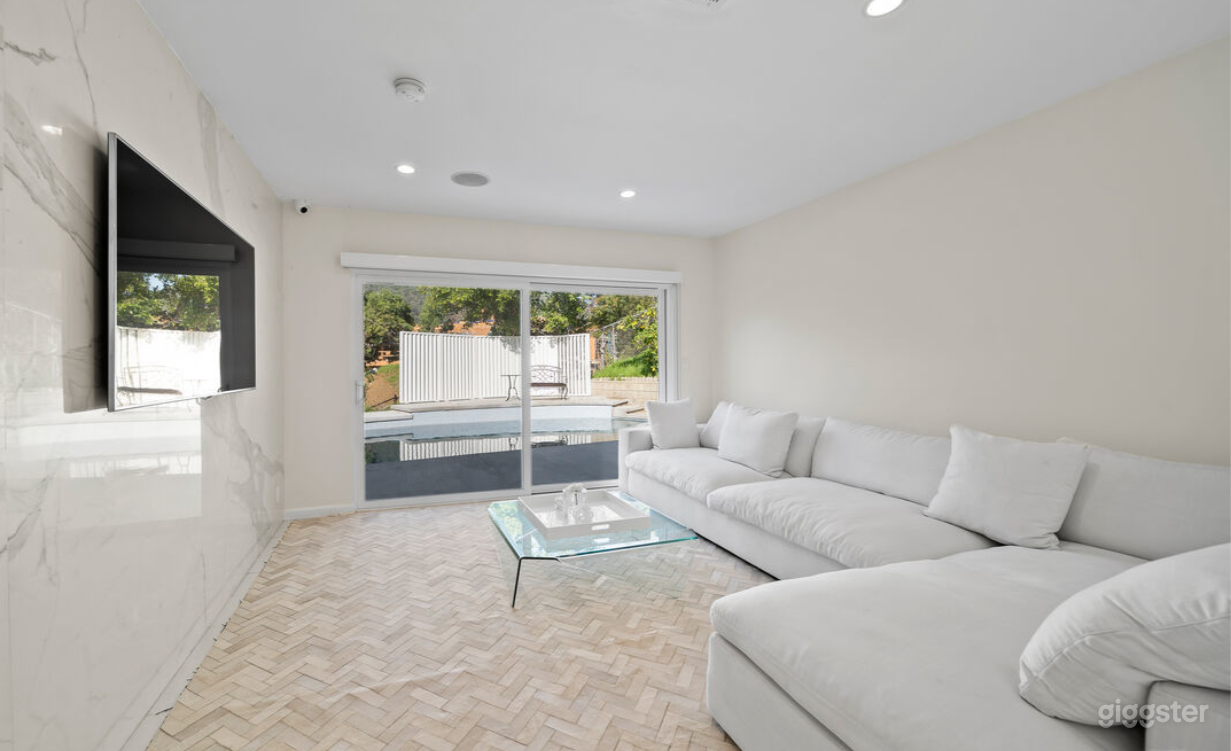 New Modern Bel-Air Home Photo 3