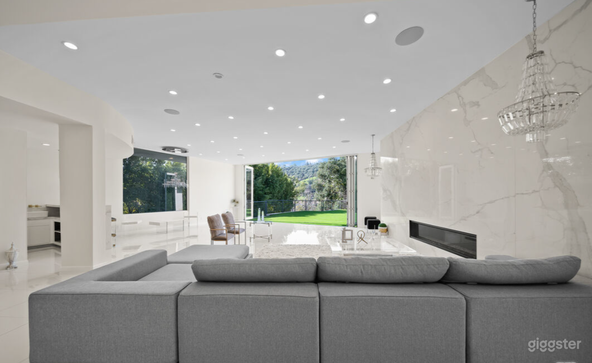 New Modern Bel-Air Home Photo 2