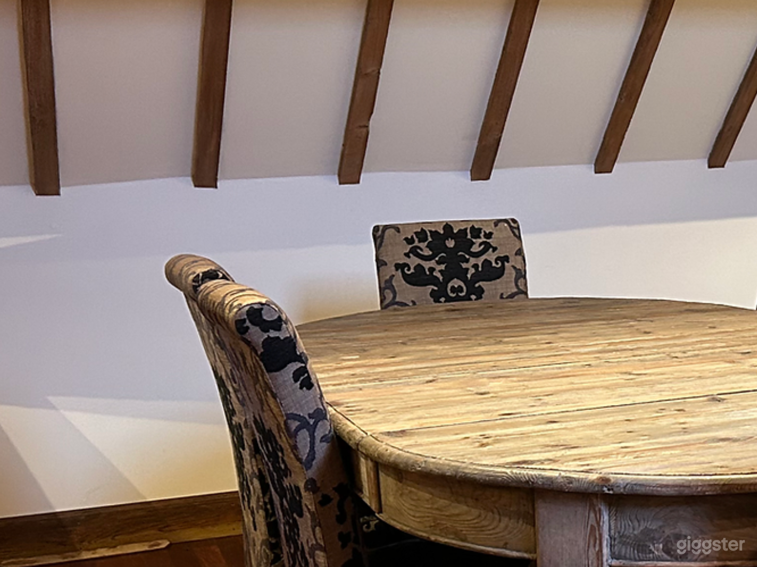 Spacious and Compact Boardroom for 6 Persons Photo 3