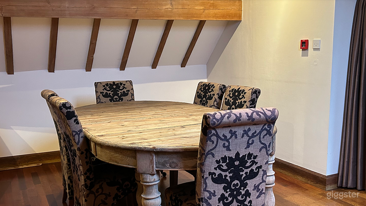 Spacious and Compact Boardroom for 6 Persons Photo 1