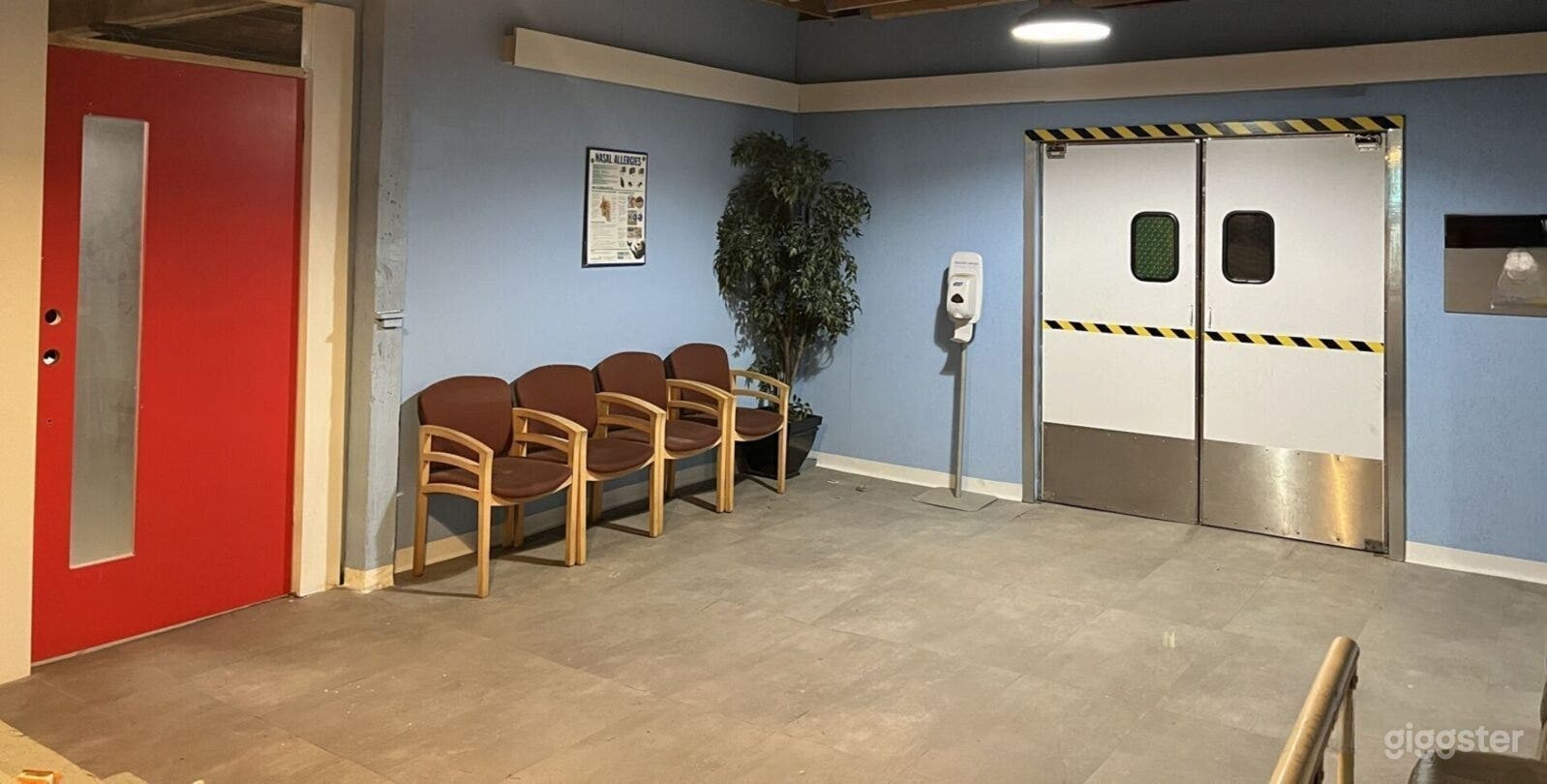 Hospital Emergency Room (waiting room, operating room etc) Photo 3
