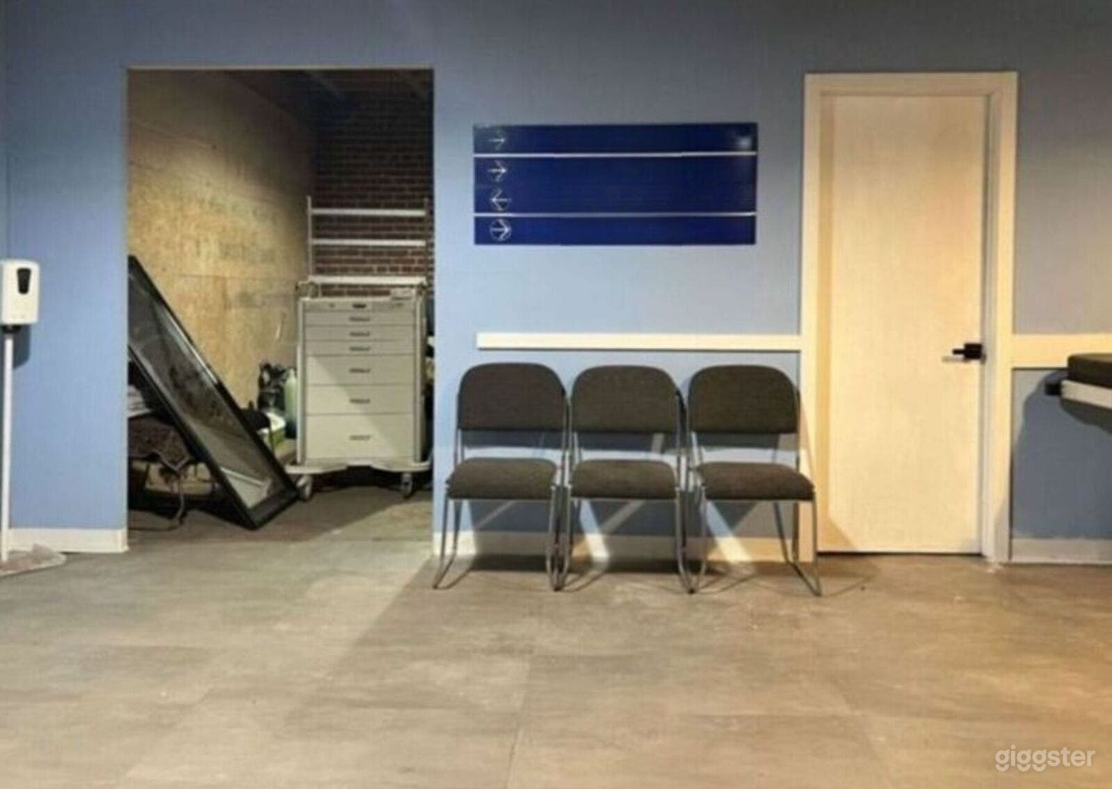 Hospital Emergency Room (waiting room, operating room etc) Photo 2
