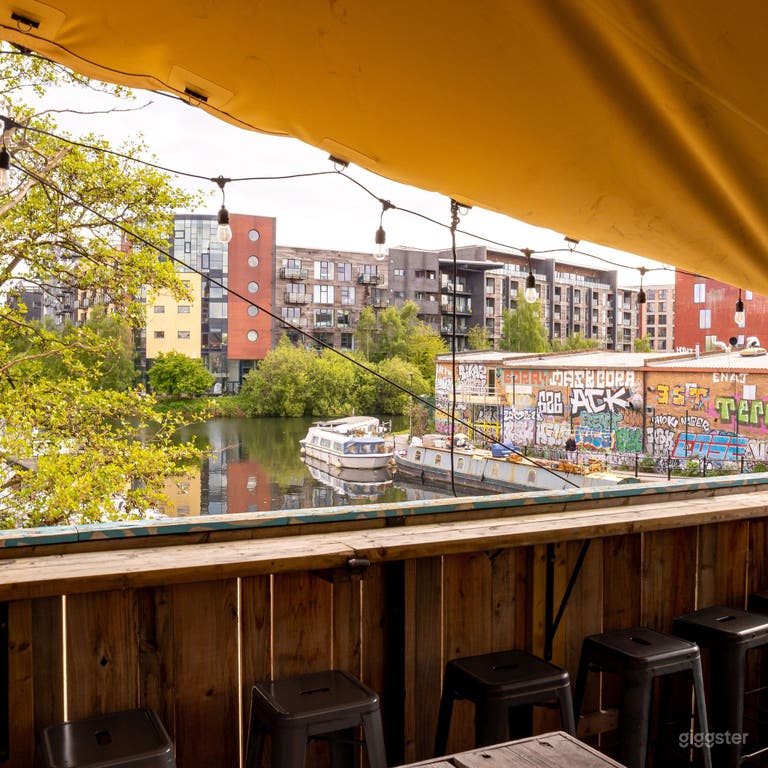  Riverside Rooftop with Amazing Views 