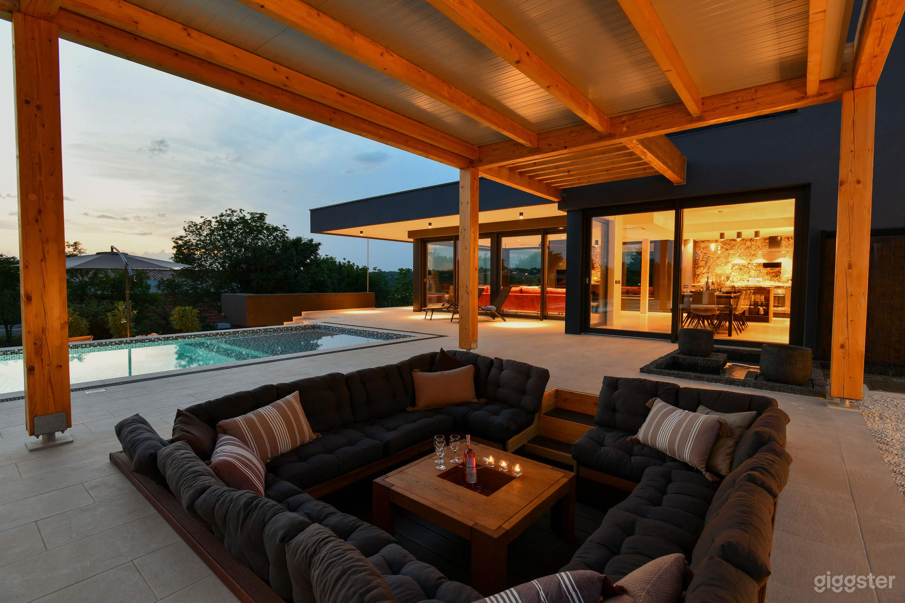 Sunken outdoor lounge with gas firepit