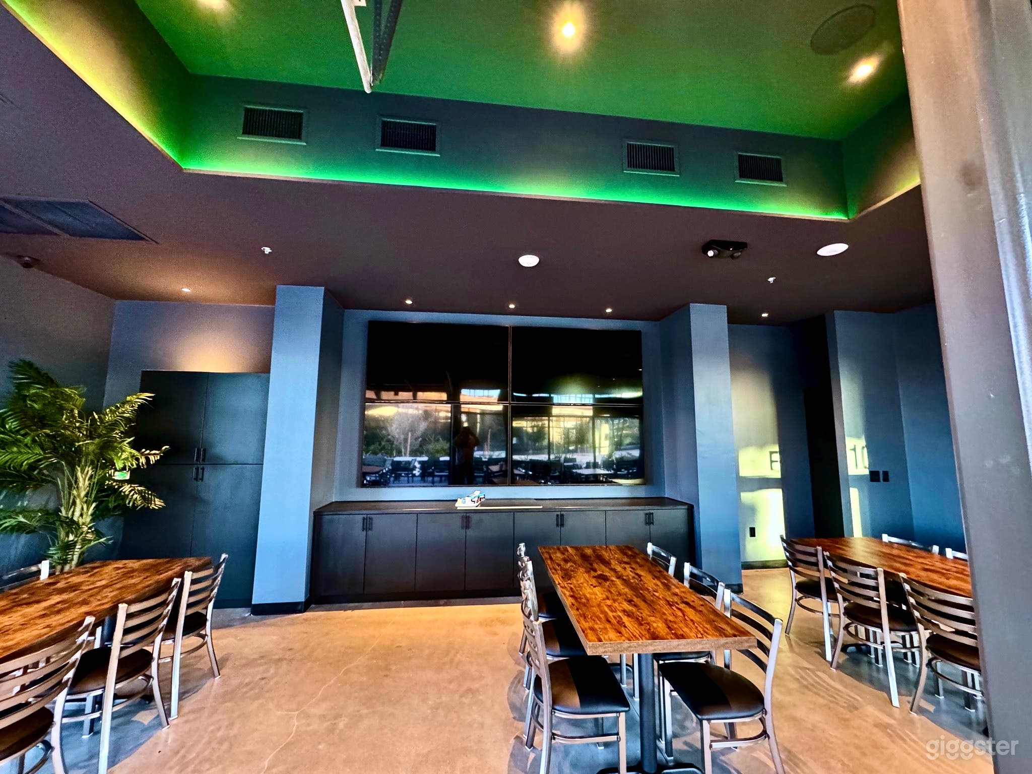 Modern Craft Brewery & Restaurant Photo 4