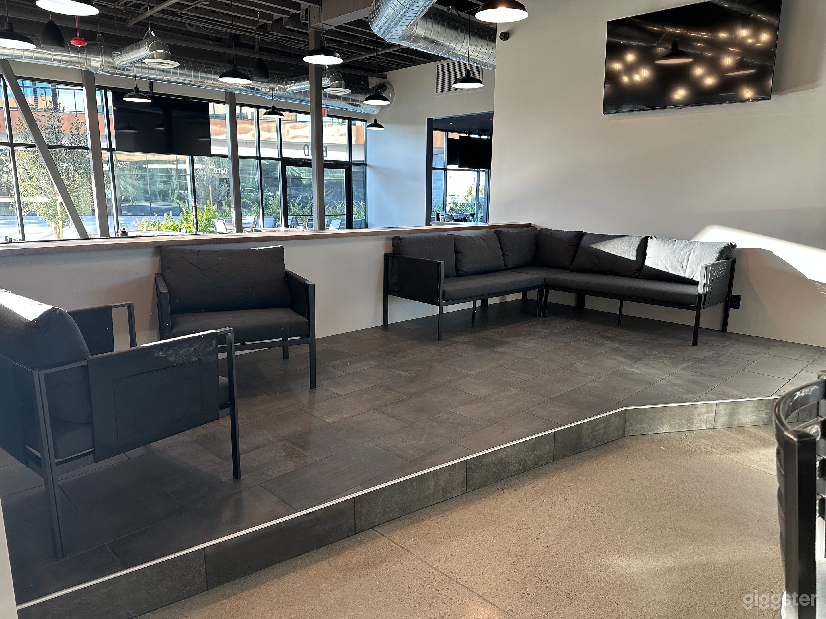 Modern Craft Brewery & Restaurant Photo 3