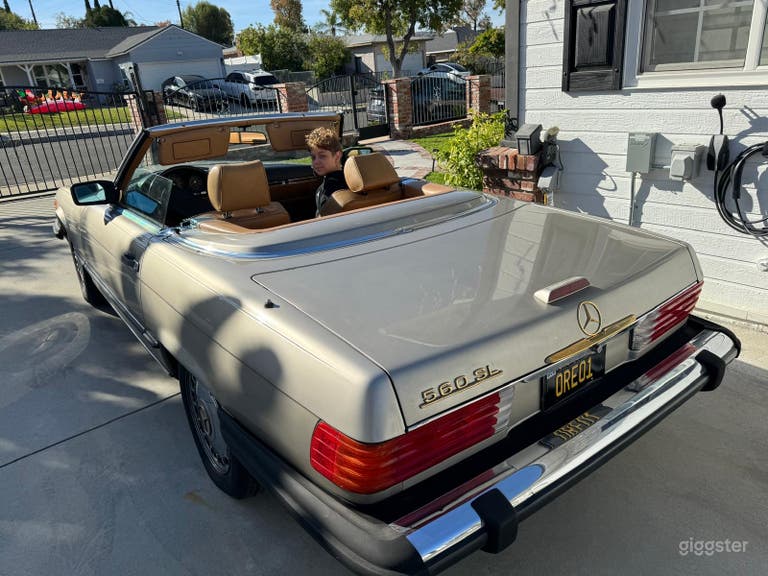  Antique 1988 Mercedes Benz 560sl 