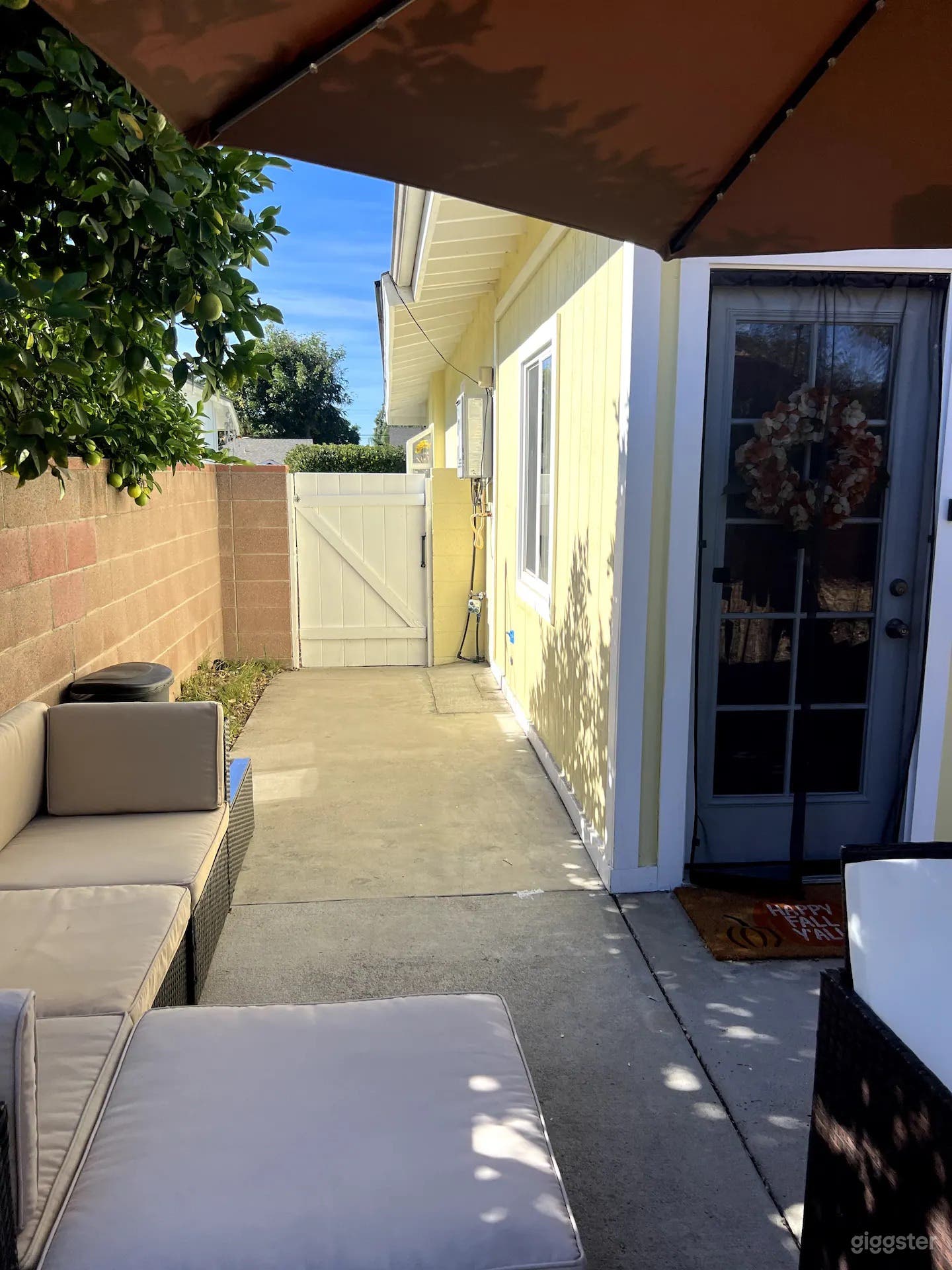 Walkway to back private guesthouse 