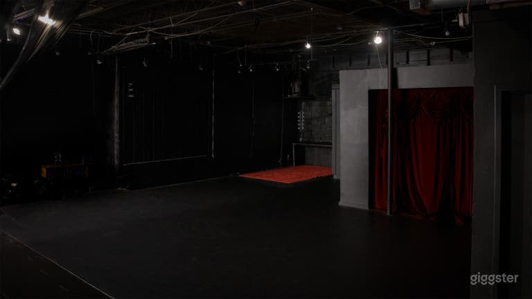  New! Immersive Mirror Studio Set in West Midtown 