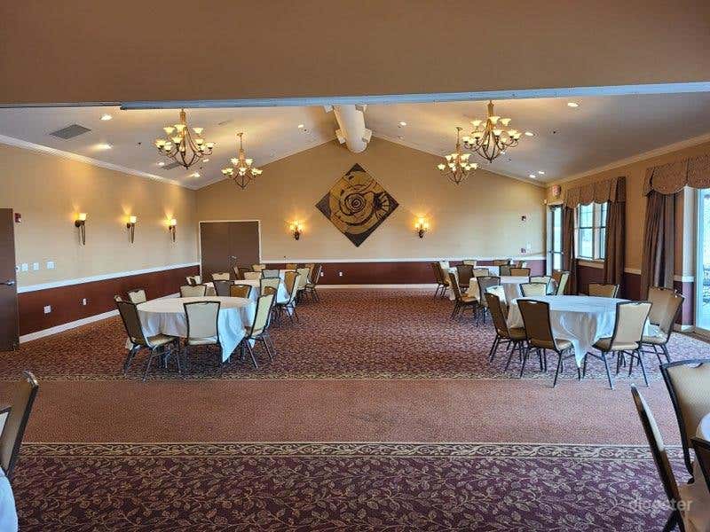 Elegant Grand Oaks Room  in Petaluma Photo 3