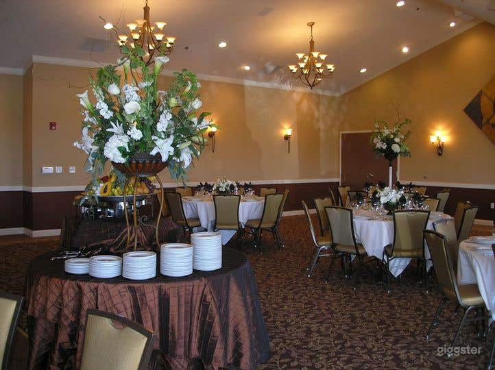 Elegant Grand Oaks Room  in Petaluma Photo 1