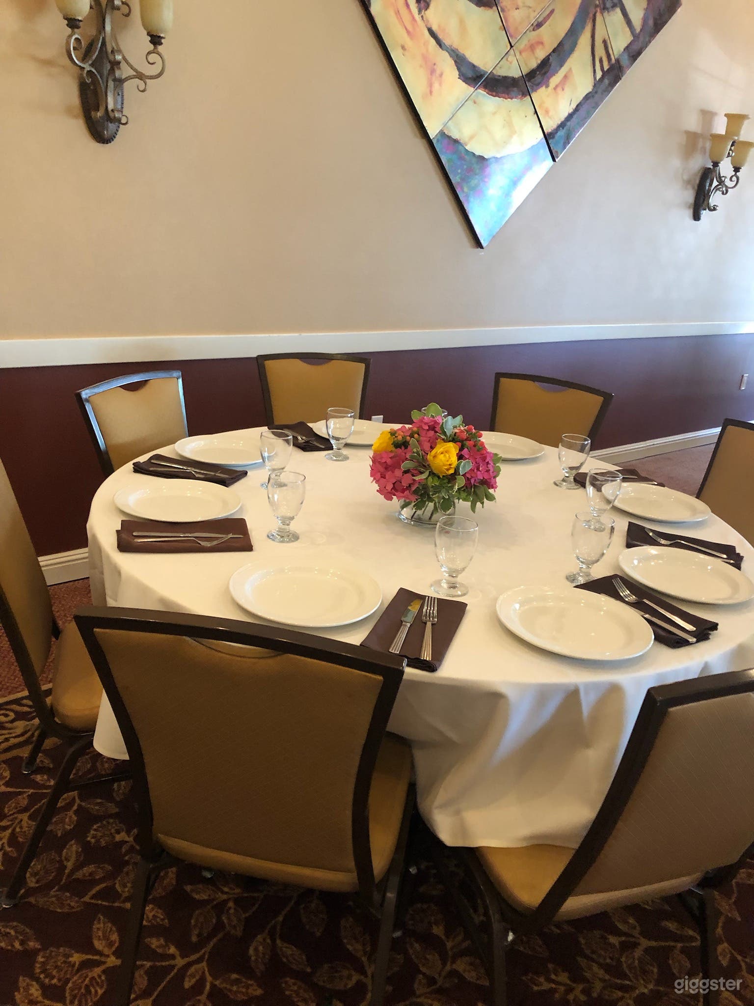 Elegant Grand Oaks Room  in Petaluma Photo 4