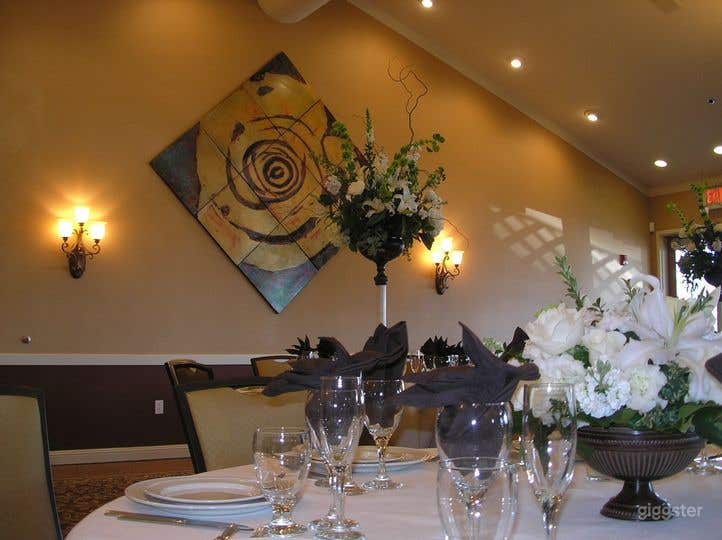 Elegant Grand Oaks Room  in Petaluma Photo 2