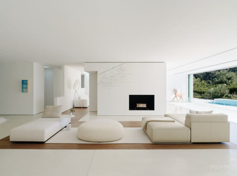  ZEN MODERN OASIS WITH SCULPTURAL MINIMALISM 