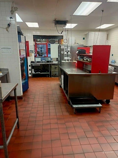 Perfect for Filming Pizza Restaurant in Pomona Photo 4
