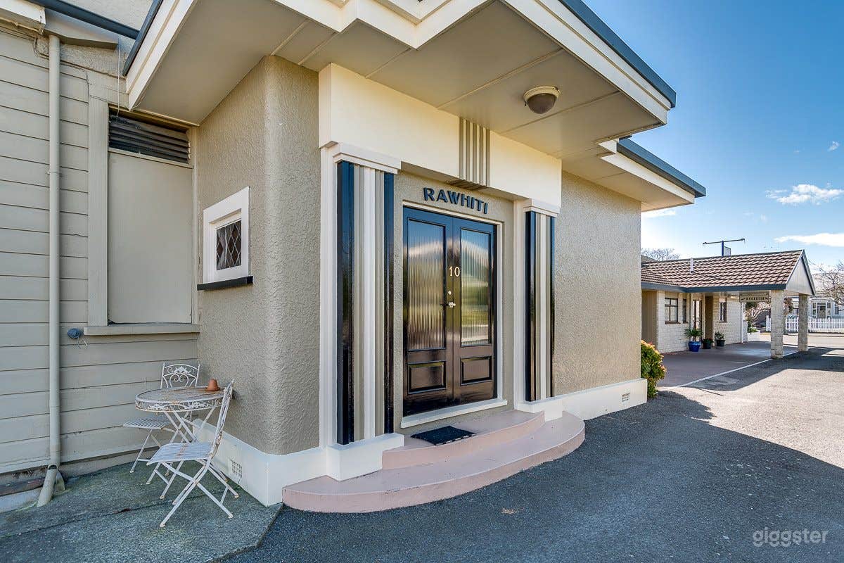 Napier City's The Quiet One - Art Deco House Photo 2